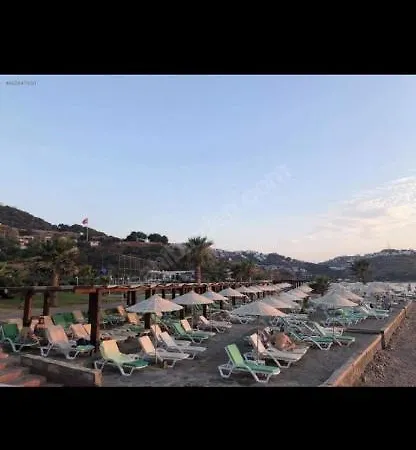 Gumuslukte Ozel Plajli Ve Havuzlu Mustakil Yazlik * Bodrum