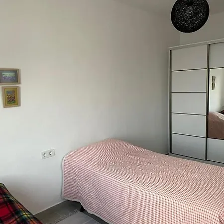 Gumuslukte Ozel Plajli Ve Havuzlu Mustakil Yazlik Vila *