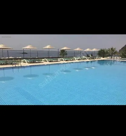 Vila Gumuslukte Ozel Plajli Ve Havuzlu Mustakil Yazlik