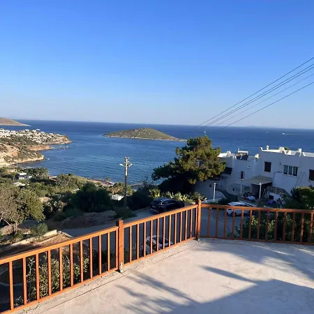 Gumuslukte Ozel Plajli Ve Havuzlu Mustakil Yazlik Vila Bodrum