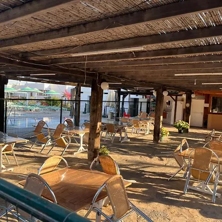 Gumuslukte Ozel Plajli Ve Havuzlu Mustakil Yazlik